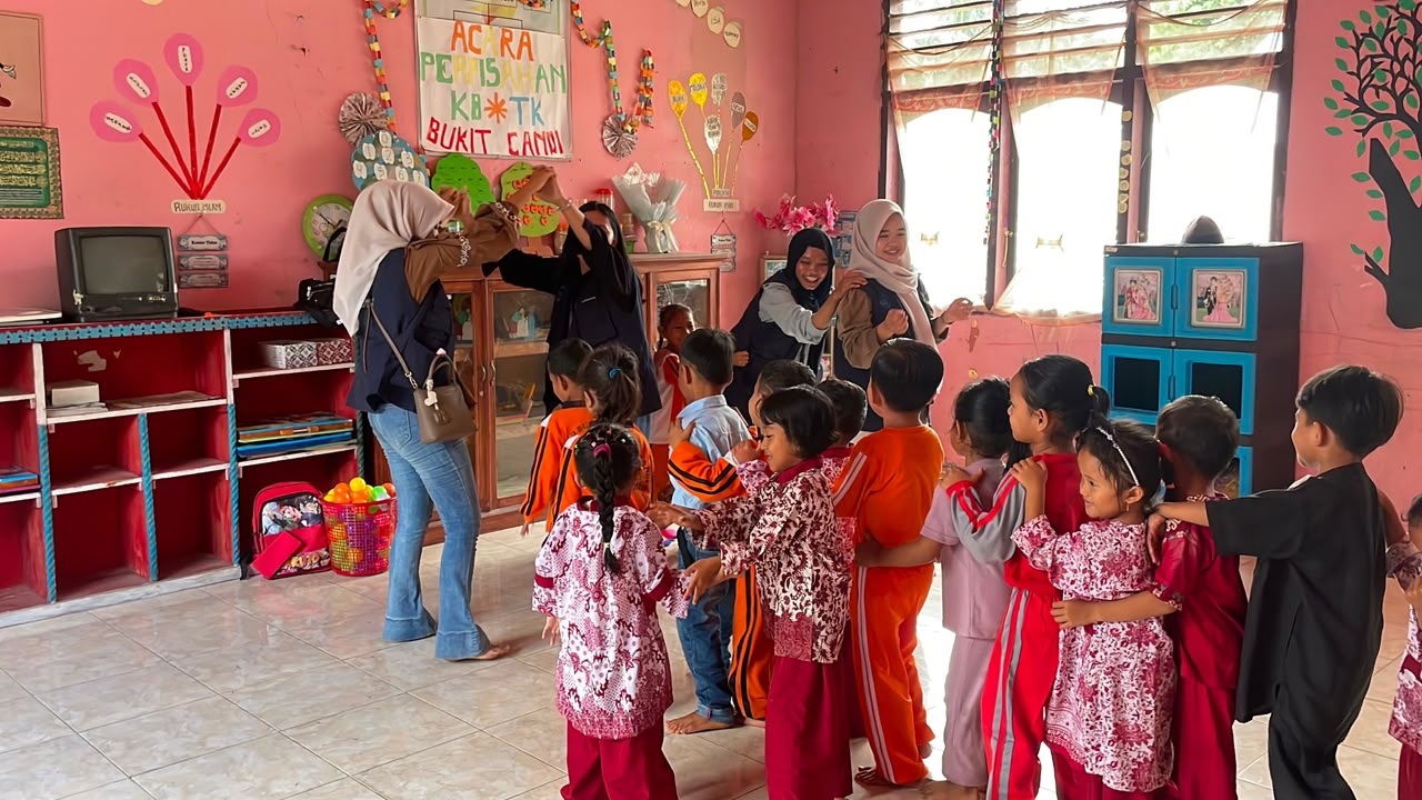 Belajar, Bermain, dan Berbagi Ceria bersama Anak-anak di TK Bukit Candi Sitiung