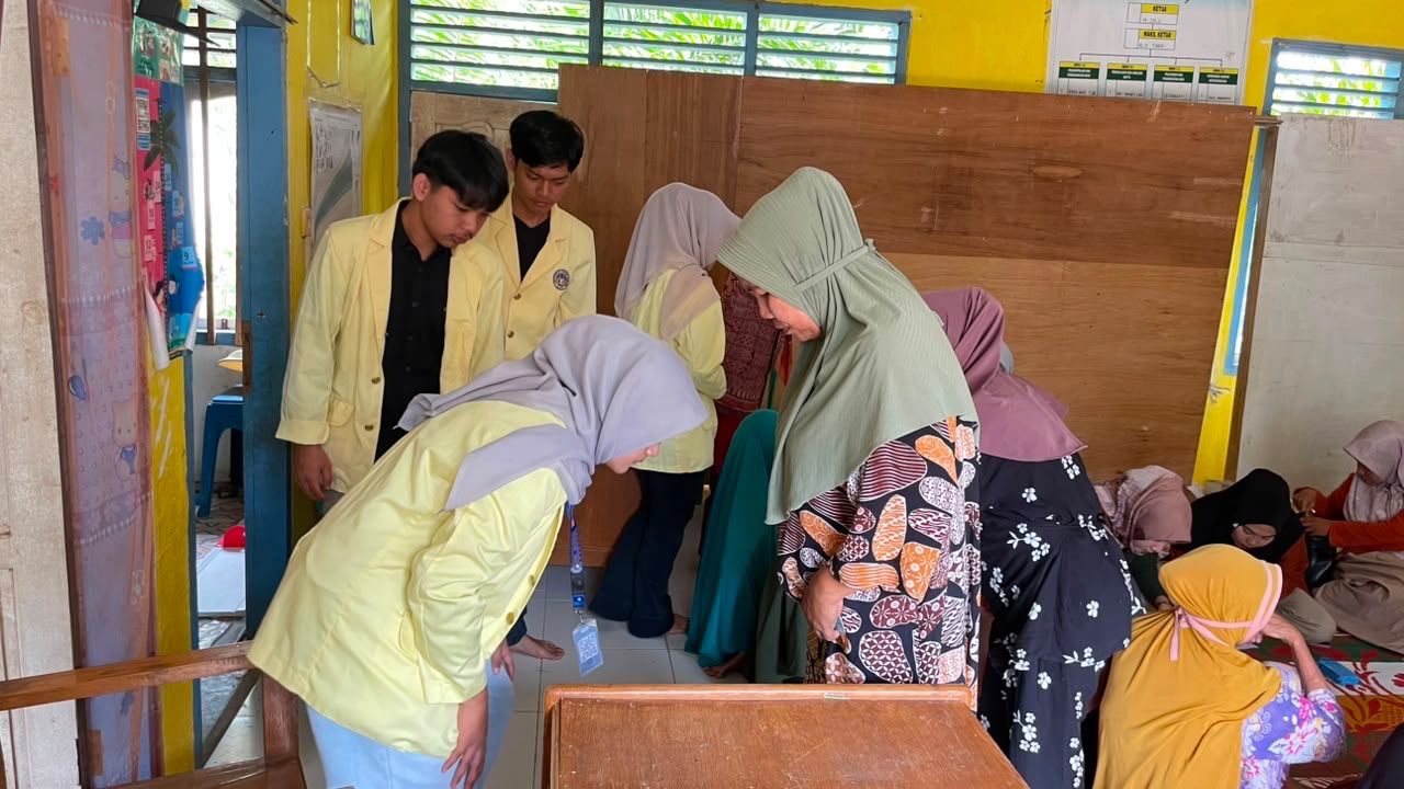 Penyuluhan dan Pendampingan Pelayanan Kesehatan di Polindes